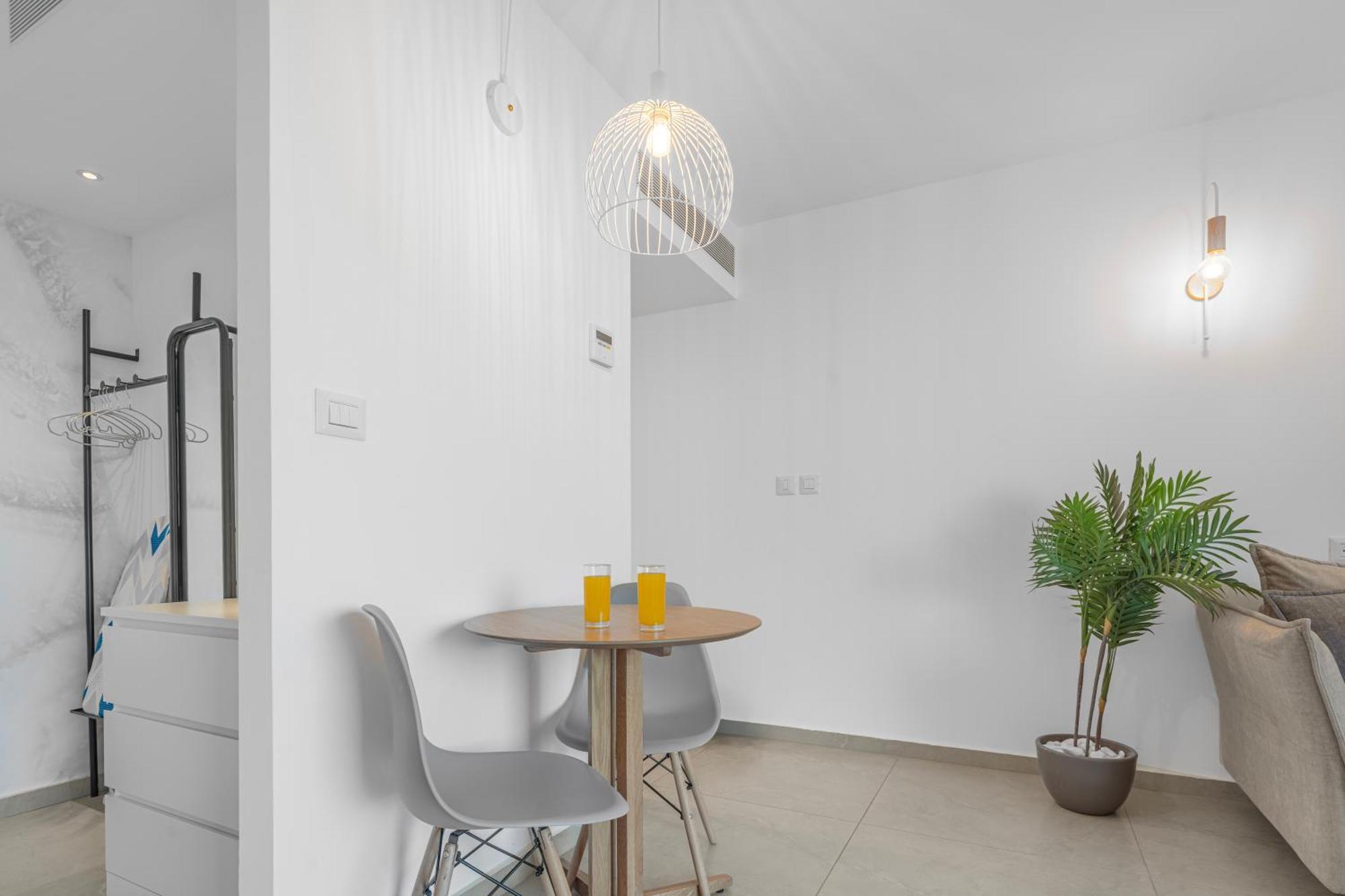 Apartment סוויטה Twins בוטיק עם נוף וצמודה לים במתחם Seaside היוקרתי עם בריכה - By Seaelo *